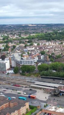 İngiltere 'nin Luton kasabasındaki tren istasyonunun hava görüntüsü.