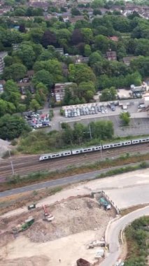 İngiltere 'nin Luton kasabasındaki tren istasyonunun hava görüntüsü.