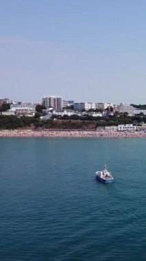 İngiltere 'nin En İyi İngiliz Okyanusu ve Bournemouth Sahili Hava Görüntüsü. Drone 'un Kamerası 