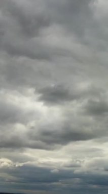Dramatik Bulutların ve Gökyüzünün Güzel Yüksek Açılı Görüntüsü