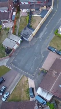 İngiltere, İngiltere, LUTON - 25 Temmuz 2022: British Roads and City. Güzel Luton İngiltere 'nin başkentidir. Drone 'un Kamerası 