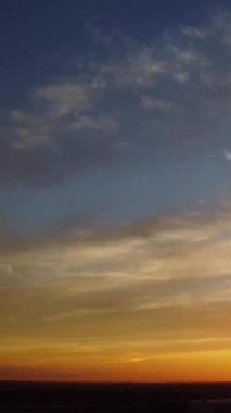 Drone 'un Şehir Manzarası ve İngiltere' nin Günbatımında Büyük Britanya Manzarası