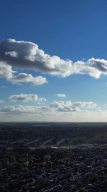 İngiliz Şehri 'nde Hızlı Hareket Eden Bulutlar, Zaman Süratli Görüntü