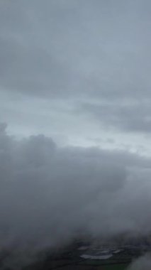 İngiliz Şehri 'nde Hızlı Hareket Eden Bulutlar, Zaman Süratli Görüntü