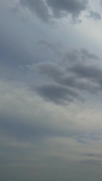 イギリス上のゴージャスかつ劇的な移動雲 — ストック動画