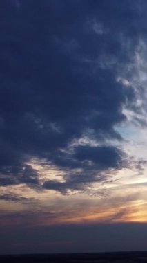 İngiltere 'de Muhteşem ve Dramatik Hareketli Bulutlar