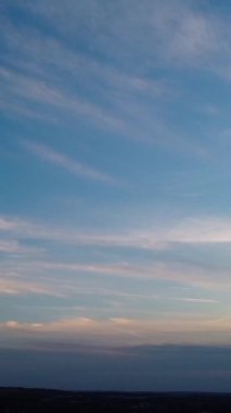 İngiltere 'de Muhteşem ve Dramatik Hareketli Bulutlar