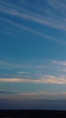 İngiltere 'de Muhteşem ve Dramatik Hareketli Bulutlar