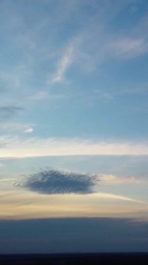 İngiltere 'de Muhteşem ve Dramatik Hareketli Bulutlar