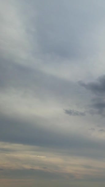 イギリス上のゴージャスかつ劇的な移動雲 — ストック動画