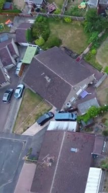 İngiltere, İngiltere, LUTON - 25 Temmuz 2022: British Roads and City. Güzel Luton İngiltere 'nin başkentidir. Drone 'un Kamerası 
