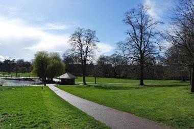 Bahar parkının güzel manzarası
