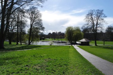 Bahar parkının güzel manzarası