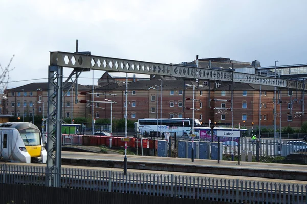 Luton Town Centre City, İngiltere 'deki Merkez Tren İstasyonu