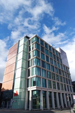 İngiltere, Birleşik Krallık - 7 Mayıs 2023: modern apartman binası