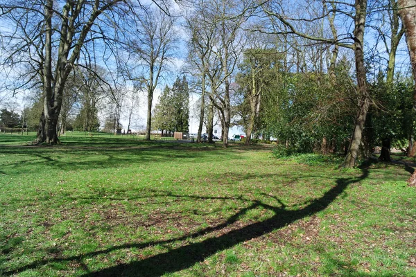 Paikallinen Julkinen Puisto Leagrave Luton Kaupungissa Englannissa — kuvapankkivalokuva