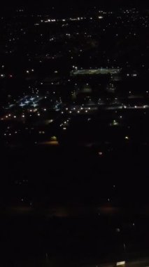 İngiltere, İngiltere, LUTON - 25 Temmuz 2022: British Roads and City. Güzel Luton İngiltere 'nin başkentidir. Drone 'un Kamerası 