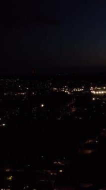 İngiltere, İngiltere, LUTON - 25 Temmuz 2022: British Roads and City. Güzel Luton İngiltere 'nin başkentidir. Drone 'un Kamerası 