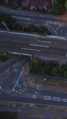 İngiltere 'de İngiliz Karayolları ve Trafik Yüksek Açı Hava Görüntüsü