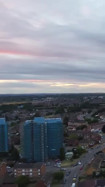 Hermosas Nubes Sobre Ciudad Británica Durante Día — Vídeos de Stock