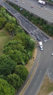 İngiltere 'de İngiliz Karayolları ve Trafik Yüksek Açı Hava Görüntüsü