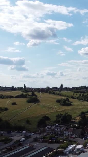 Прекрасні Хмари Над Британським Містом Денний Час — стокове відео