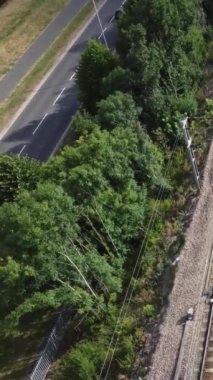 İngiltere 'de İngiliz Karayolları ve Trafik Yüksek Açı Hava Görüntüsü