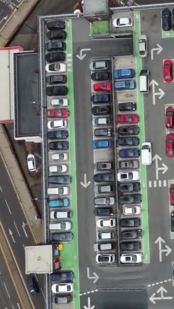 英国卢顿市中心高角空中景观与大车停放 — 图库视频影像
