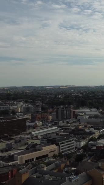 Bulutlu Gün Şehrin Havadan Görünümü — Stok video