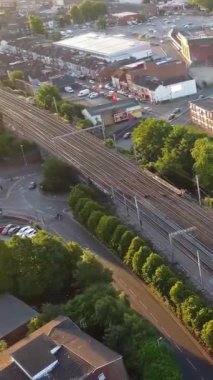 İngiltere 'de İngiliz Karayolları ve Trafik Yüksek Açı Hava Görüntüsü