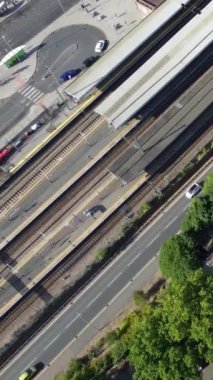 İngiltere 'de İngiliz Karayolları ve Trafik Yüksek Açı Hava Görüntüsü