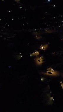 Geceleri şehrin havadan görünüşü