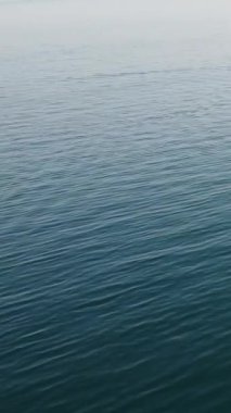 Mavi deniz suyu dalgalanması, hava manzarası 