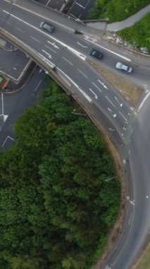 İngiltere 'de İngiliz Karayolları ve Trafik Yüksek Açı Hava Görüntüsü