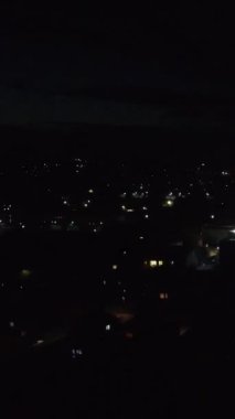 Geceleri şehrin havadan görünüşü