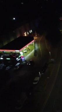 Geceleri şehrin havadan görünüşü