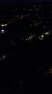 Geceleri şehrin havadan görünüşü