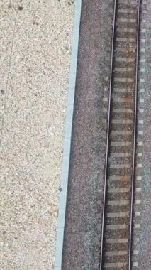 İngiltere 'den geçen raylardaki İngiliz Demiryolları. Drone Kamera Görünümü 