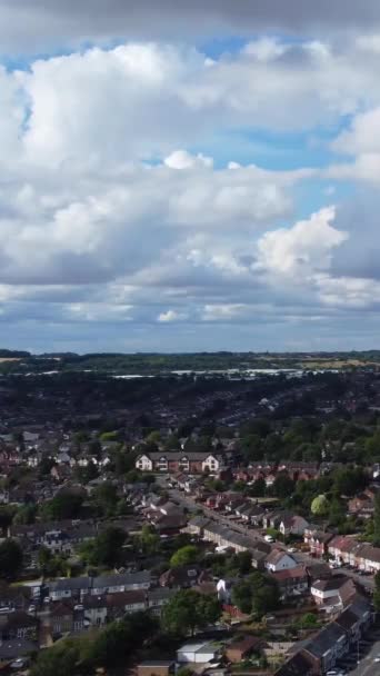 Bulutlu Gün Şehrin Havadan Görünümü — Stok video