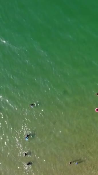 Aerial Footage People Relaxing Swimming Ocean Water Beach Bournemouth England — Video