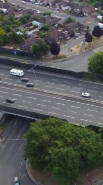 İngiltere 'de İngiliz Karayolları ve Trafik Yüksek Açı Hava Görüntüsü