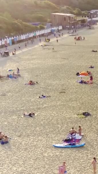 Aerial Footage People Relaxing Swimming Ocean Water Beach Bournemouth England — Vídeo de stock