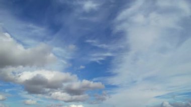 İngiliz Şehri 'nde Hızlı Hareket Eden Bulutlar, Zaman Süratli Görüntü