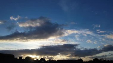 İngiliz Şehri 'nde Hızlı Hareket Eden Bulutlar, Zaman Süratli Görüntü