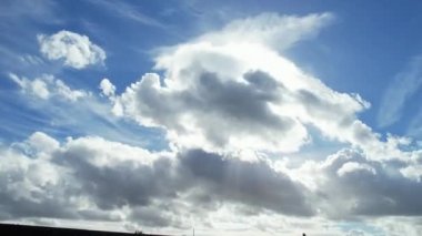 İngiliz Şehri 'nde Hızlı Hareket Eden Bulutlar, Zaman Süratli Görüntü