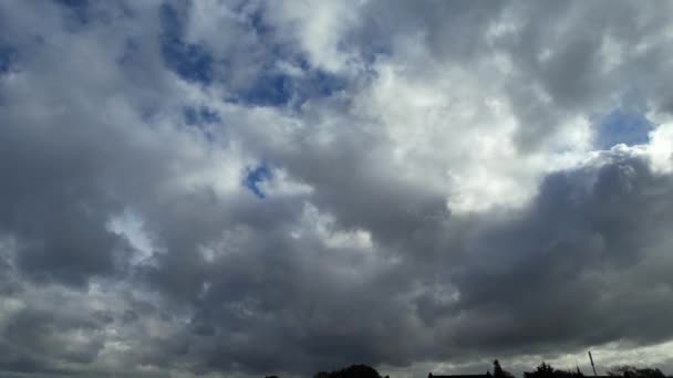 Nubes Que Mueven Rápido Sobre Ciudad Británica Tiempo Grabación Lapso — Vídeo de stock