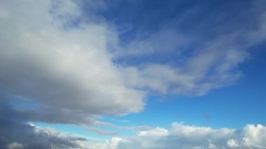 İngiliz Şehri 'nde Hızlı Hareket Eden Bulutlar, Zaman Süratli Görüntü