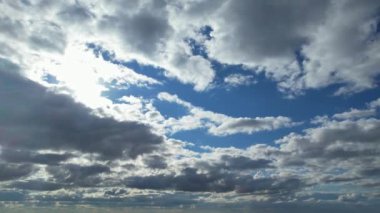 İngiliz Şehri 'nde Hızlı Hareket Eden Bulutlar, Zaman Süratli Görüntü