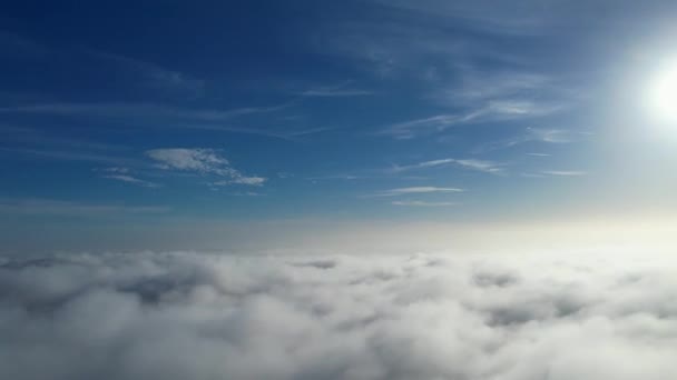Самые Красивые Небо Движущиеся Облака Над Городом — стоковое видео