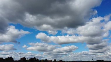İngiliz Şehri 'nde Hızlı Hareket Eden Bulutlar, Zaman Süratli Görüntü